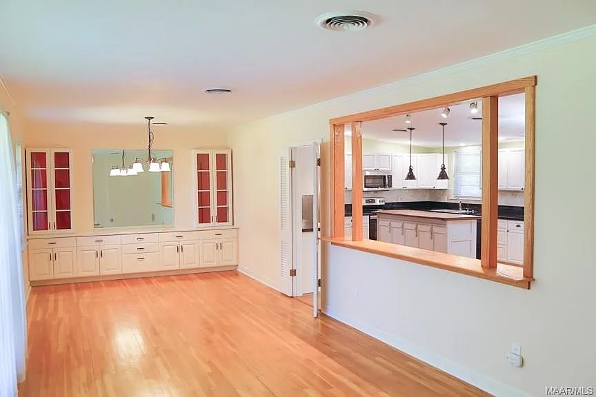 3892 Johnstown Drive — Photo 3