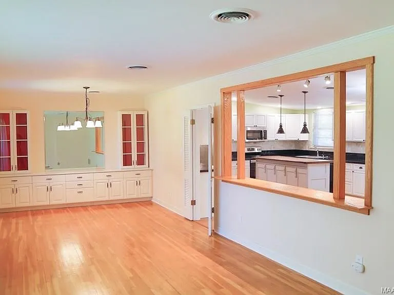 3892 Johnstown Dr — Photo 3