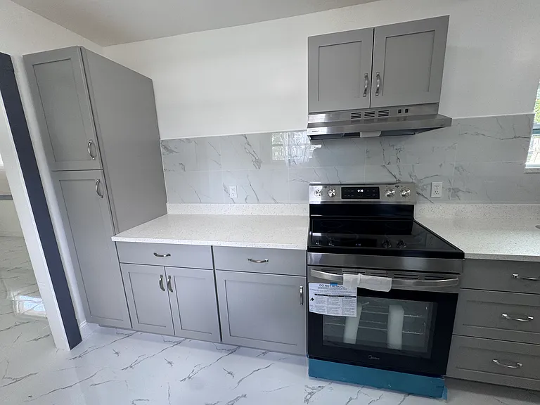 465 Martin Ave — Photo 10