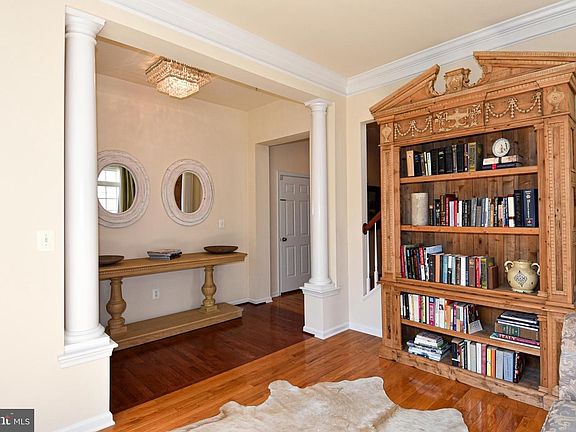 5th image of 8883 Olive Mae Cir