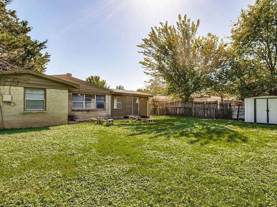 1st image of 2445 Cambridge Dr