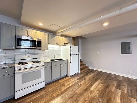 3rd image of 4826.5 W Addison St #6H