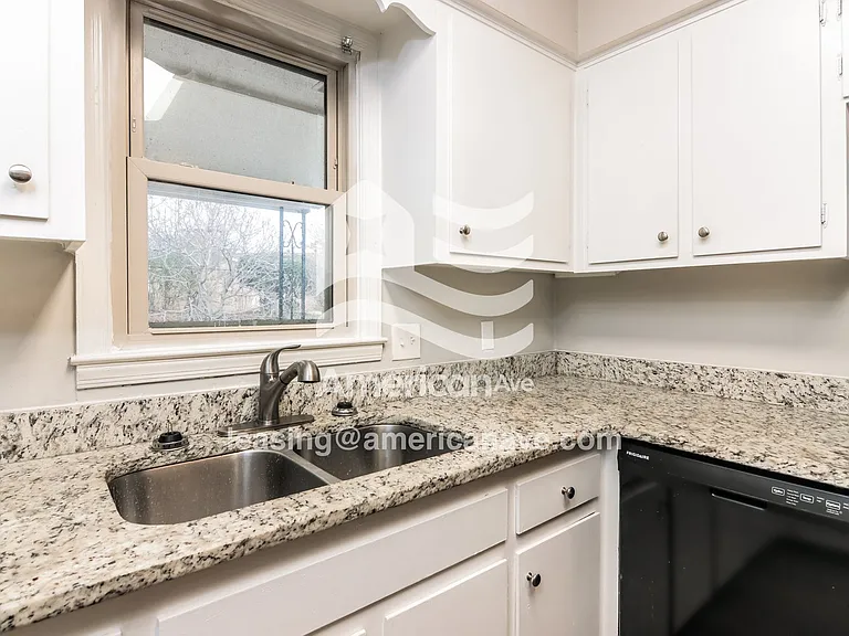 178903_007_kitchen_14257357.jpg