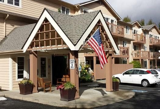 2nd image of 14520 NE 40th St