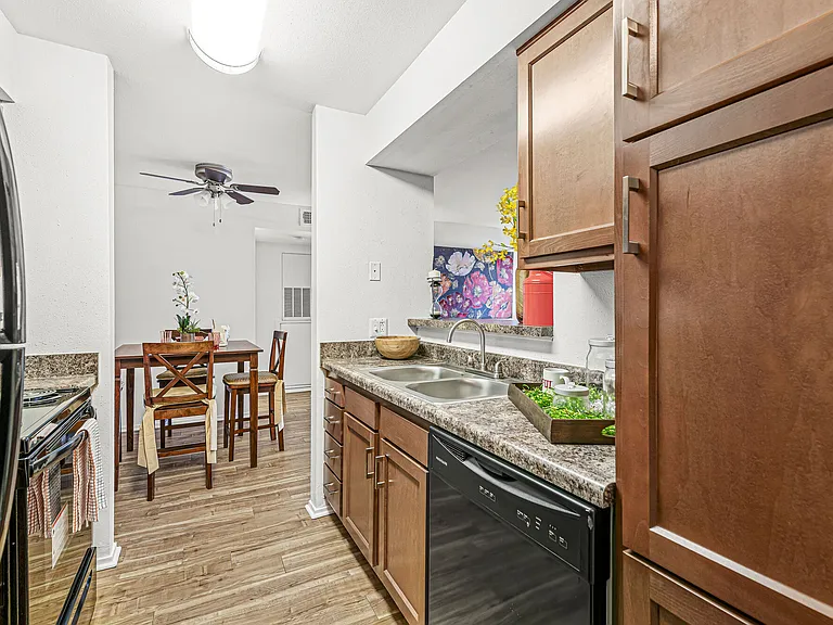 Enclave at Eagle Creek Apartments — Photo 35