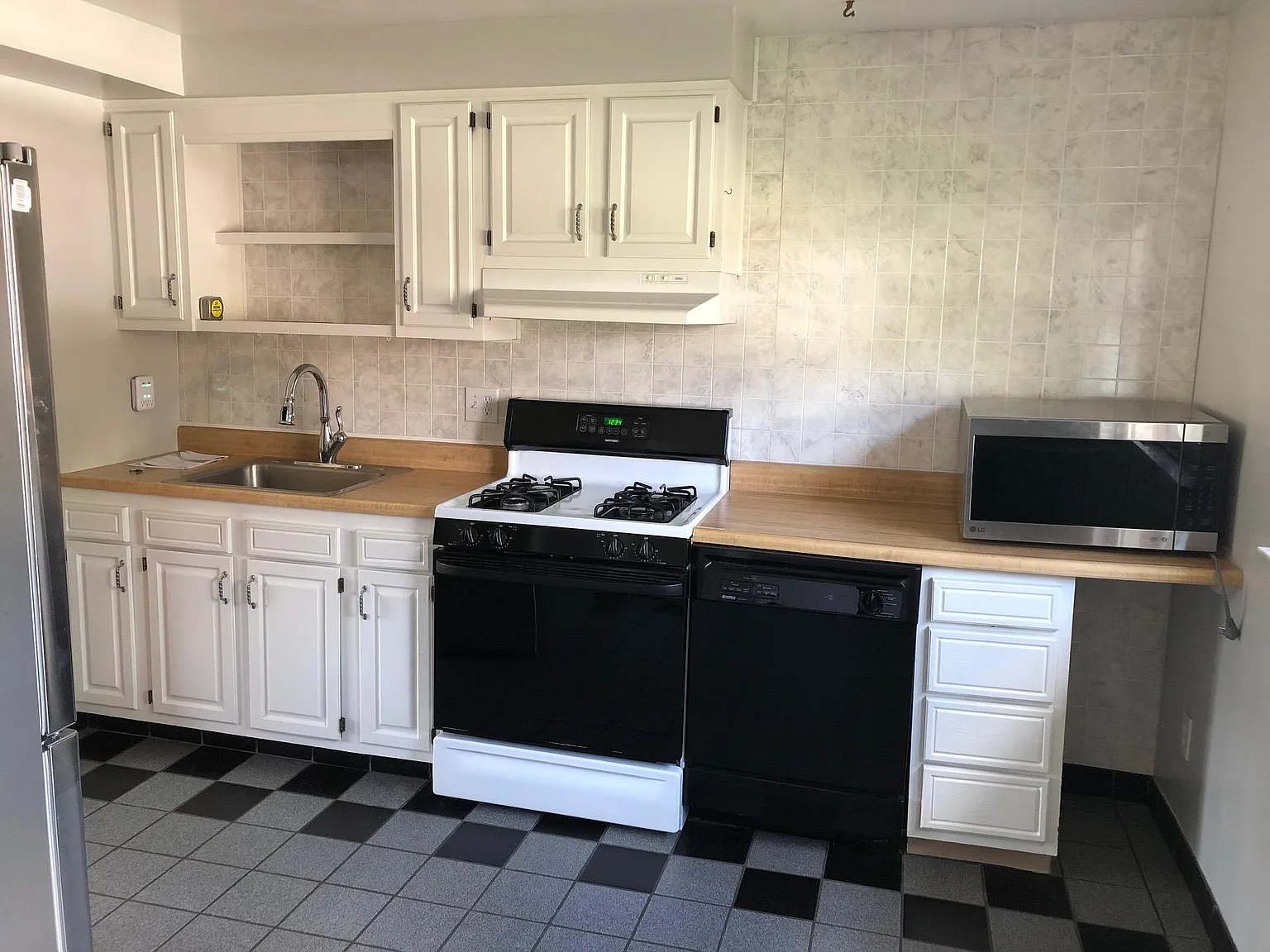 3 bed, 1200 sqft, $1,275 — Photo 2
