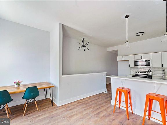 Eat-in Kitchen