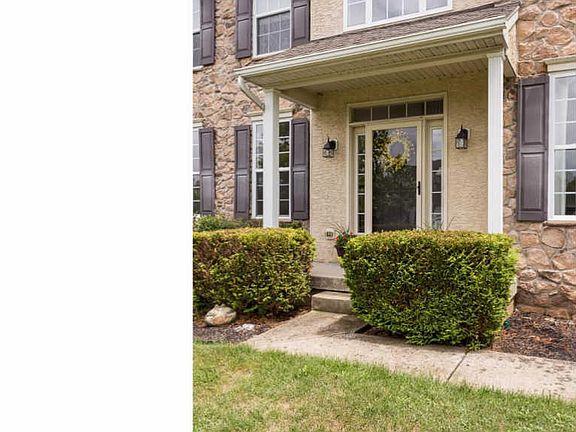 3rd image of 125 Bridle Path Ln