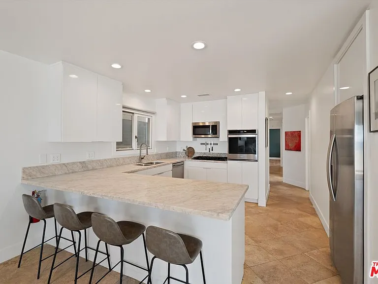 6419 Ocean Front Walk — Photo 22