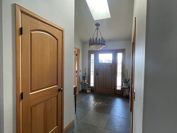 4th image of 140 Estate Ln