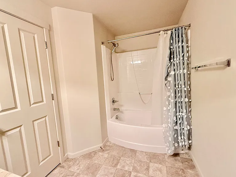 10834 NE Holly St #202 — Photo 14