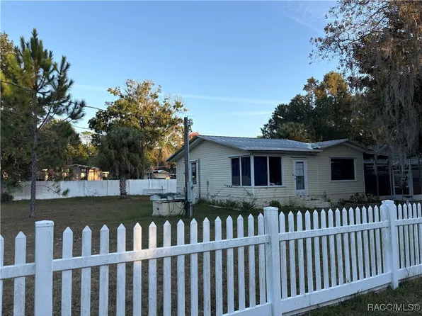 8358 W Highland St, Homosassa, FL 34448