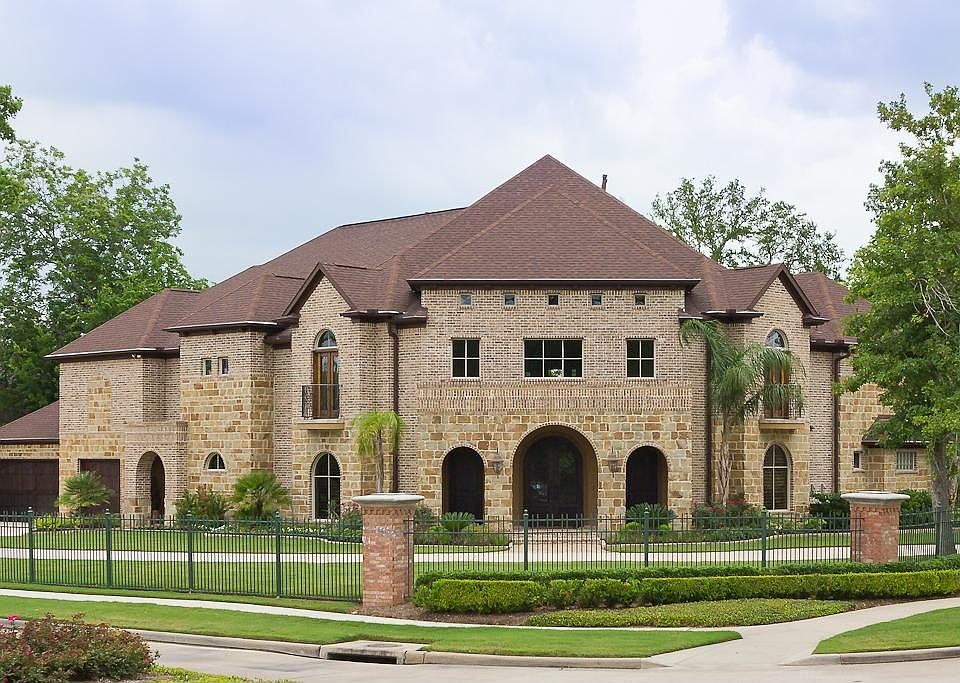 1st image of 15 Waters Lake Blvd