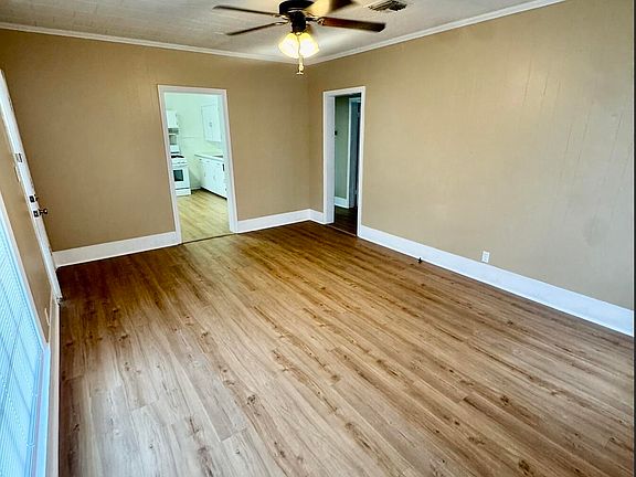3rd image of 211 Lafayette St