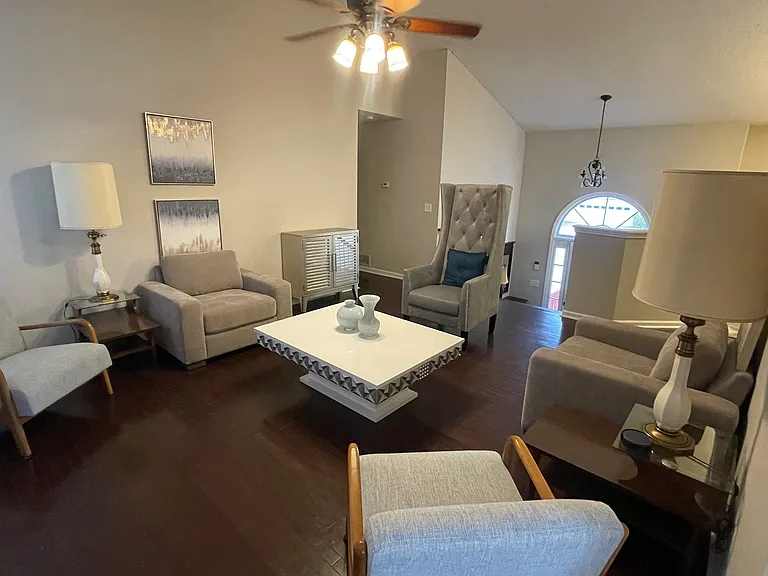 Ashland Manor Dr — Photo 11