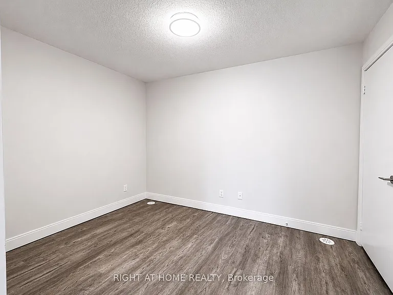 330 Village Green Sq #41 — Photo 12