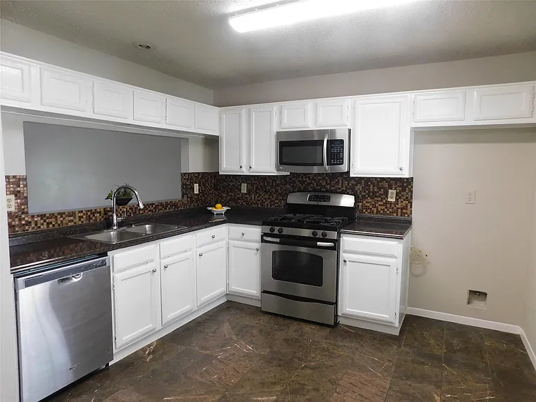 4403 Alamo Ave — Photo 6