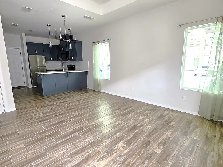 913 N Clarence Ave — Photo 13