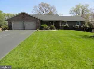 76 Monroe Dr, Chambersburg, PA 17201