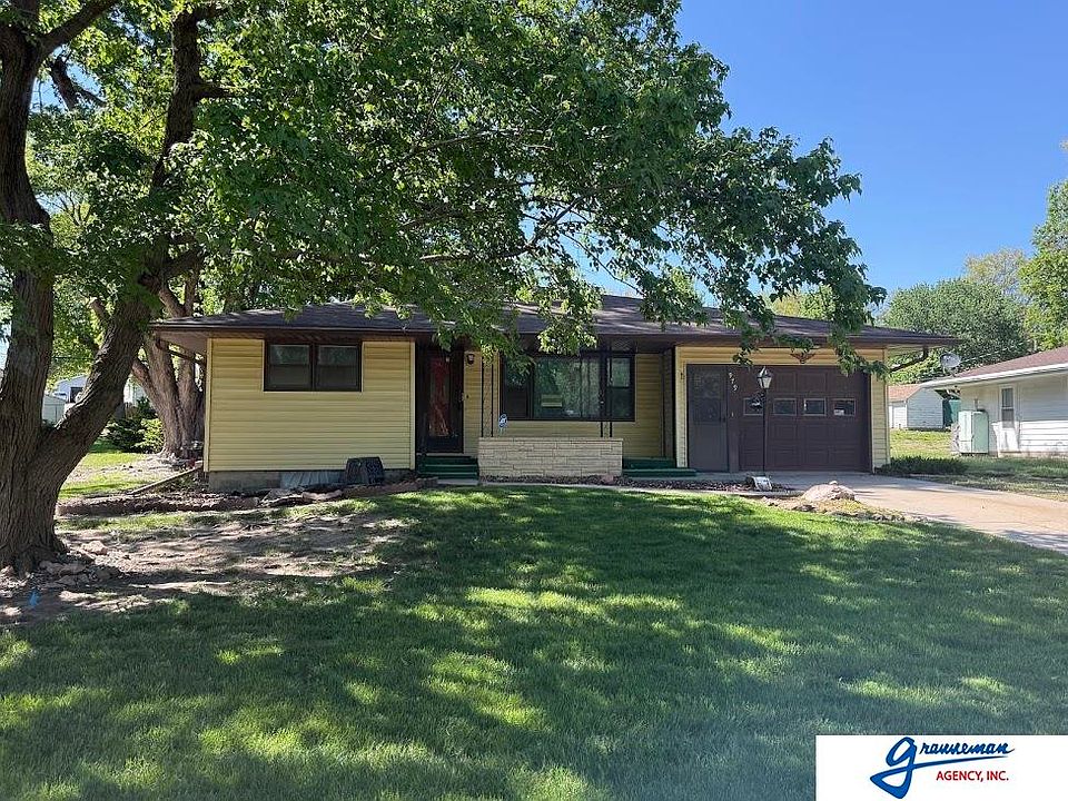 1st image of 979 Cherl Dr