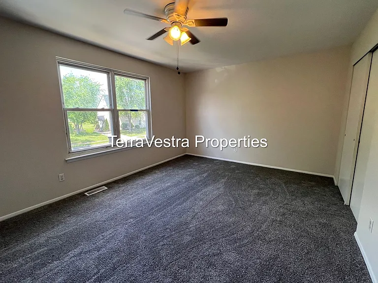13-15 Grasmur Ct — Photo 7