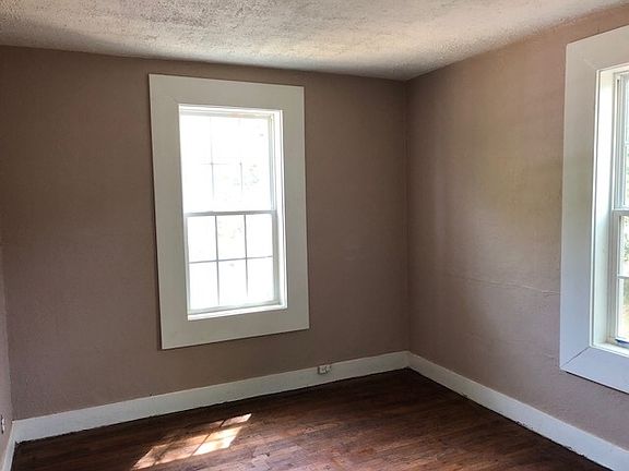 4th image of 2736 W Surrey Dr