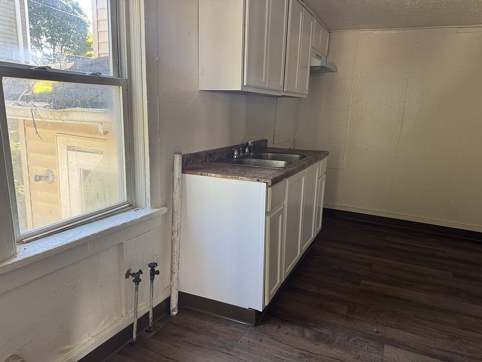 1st image of 181 Orange St