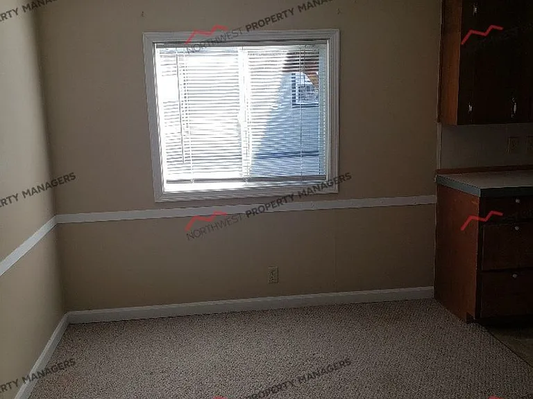 2495 NE Kresky Ave — Photo 5