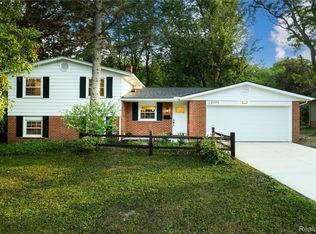 24095 Farmington Rd, Farmington, MI 48336