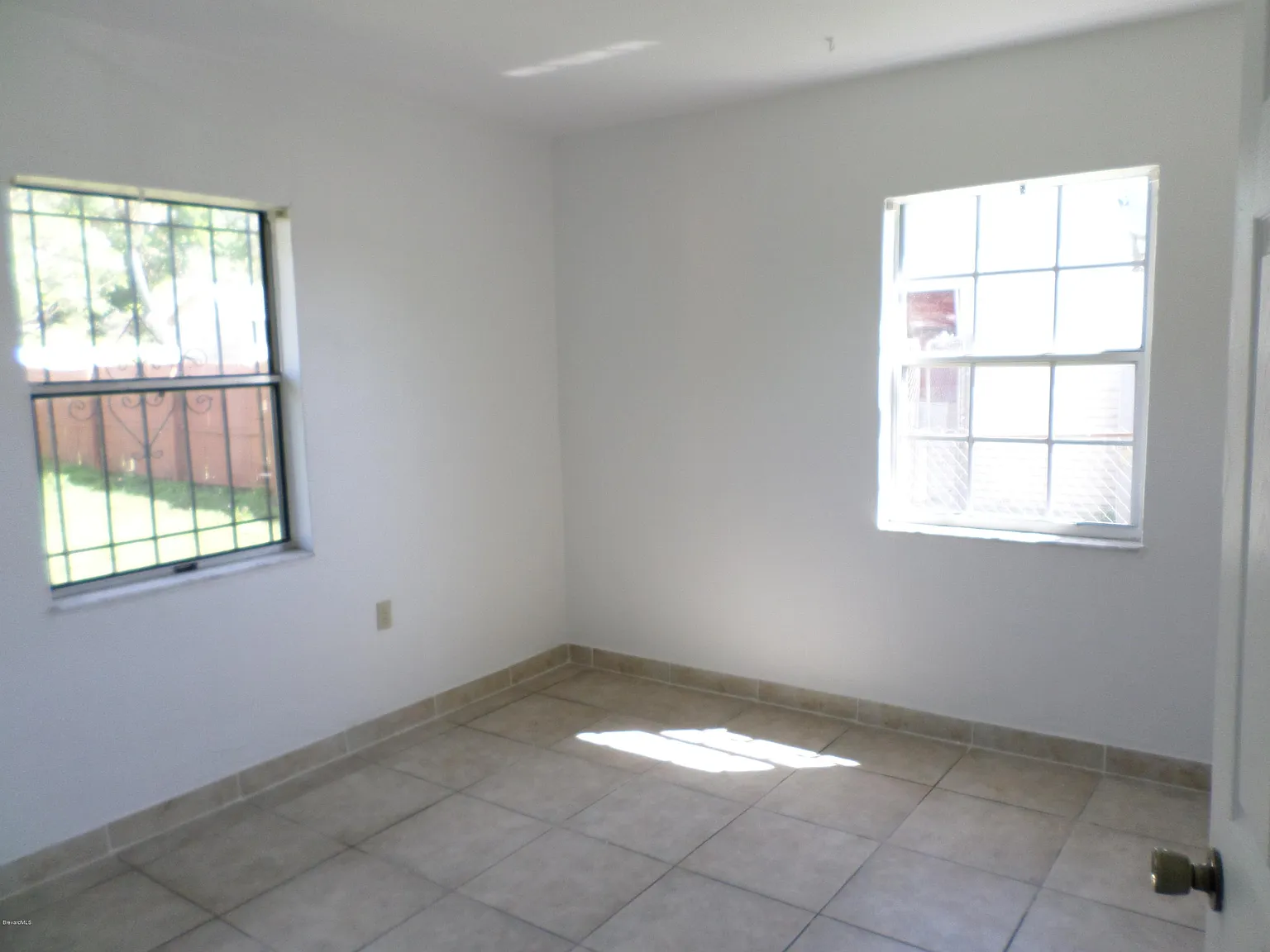 2 bed, 1.0 bath, 806 sqft, $1,300 — Photo 3