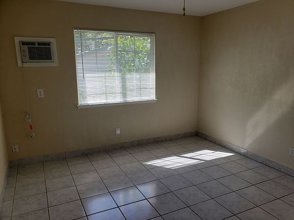3rd image of 1564 Vermont Ave APT C
