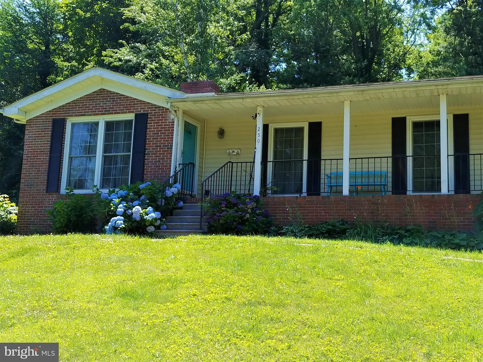 250 Newton St photo 1