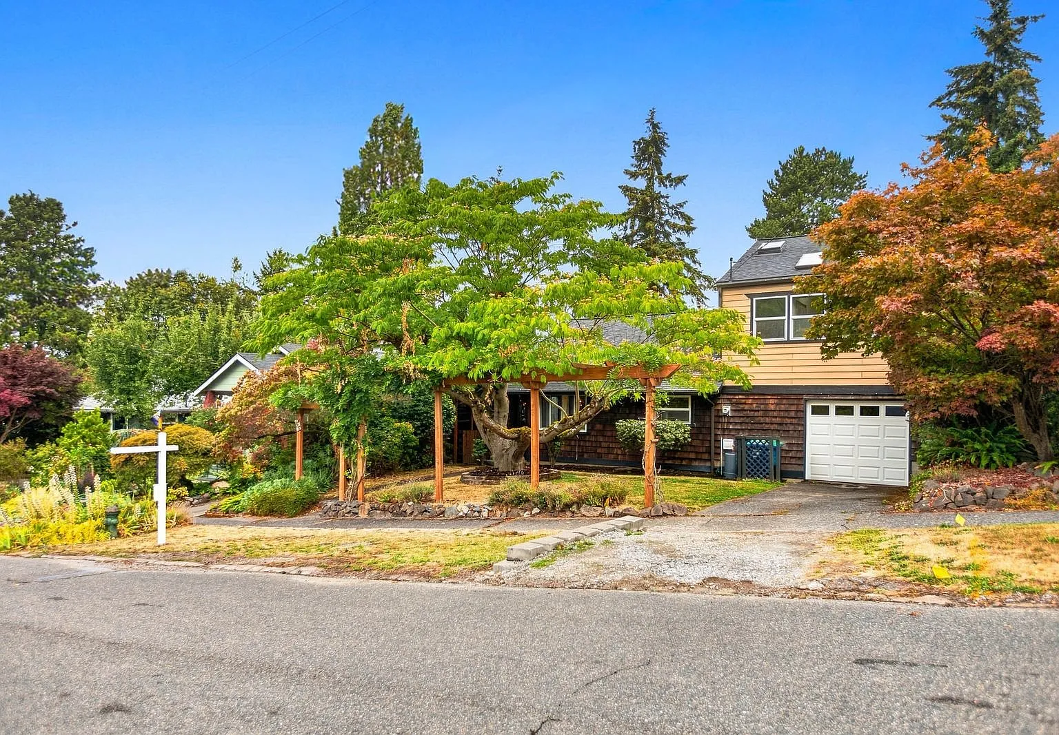 4 bed, 1800 sqft, $4,000 — Photo 2