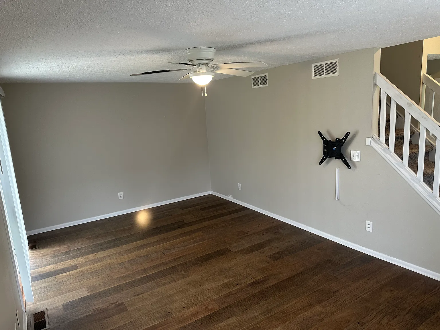 2 bed, 1.5 bath, 1126 sqft, $2,100 — Photo 4
