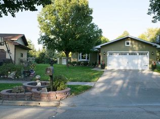 1820 27th Ave S, Grand Forks, ND 58201