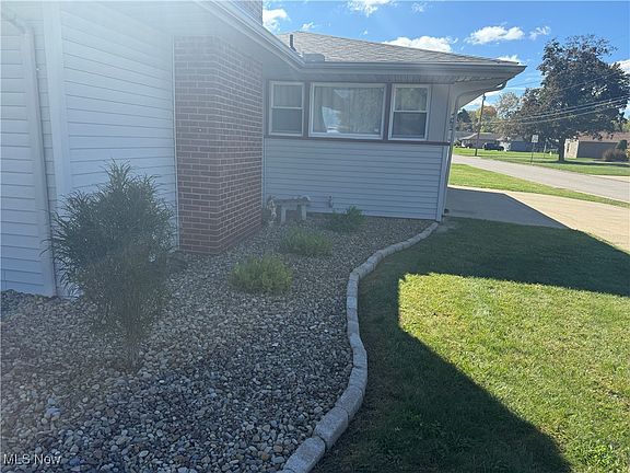 5th image of 2721 Algonquin Dr