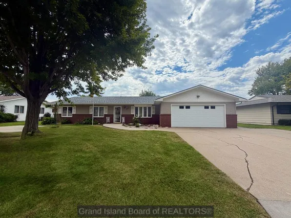 825 E Delaware Ave, Grand Island, NE 68801