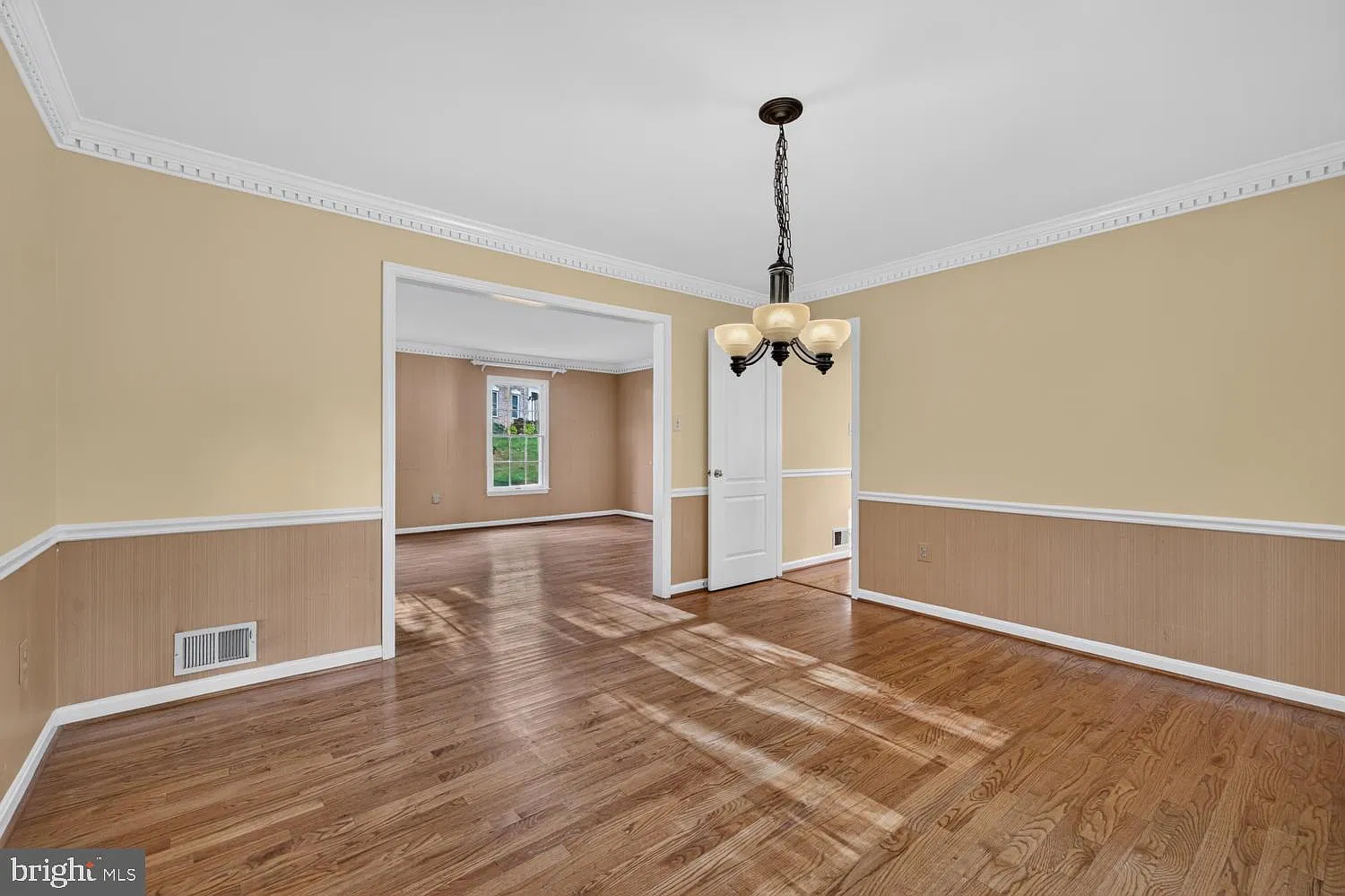 5 bed, 2.5 bath, 3449 sqft, $3,850 — Photo 3