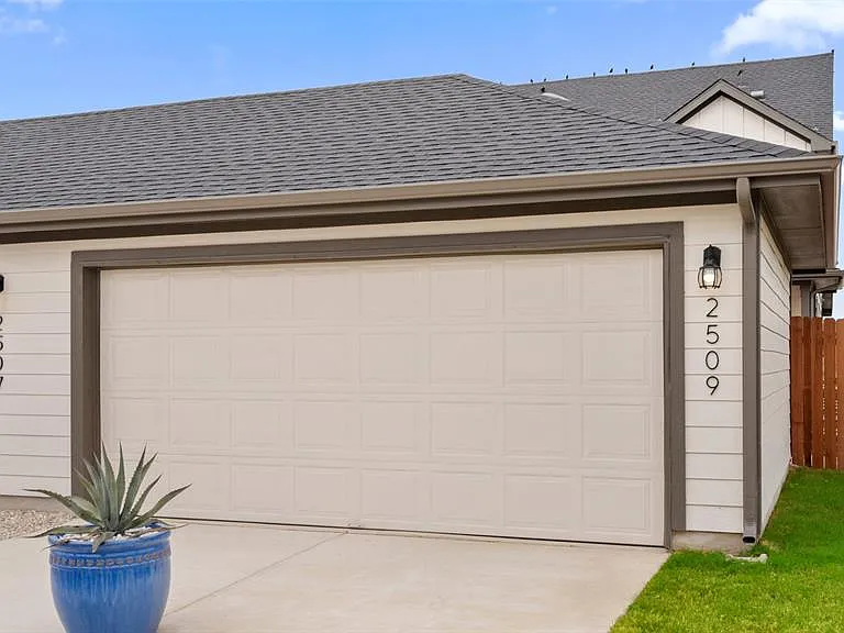 2530 Violet Theo Ln — Photo 38