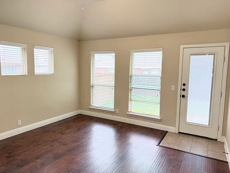 1114 Haskell Dr — Photo 15
