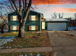 3128 SW Prairie Rd, Topeka, KS 66614