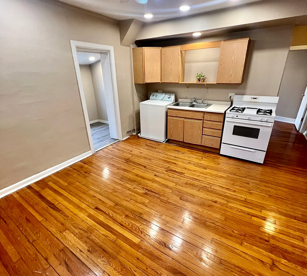 1 bed, 950 sqft, $895 — Photo 2