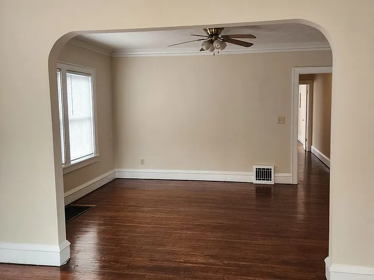 1306 N Main St — Photo 4