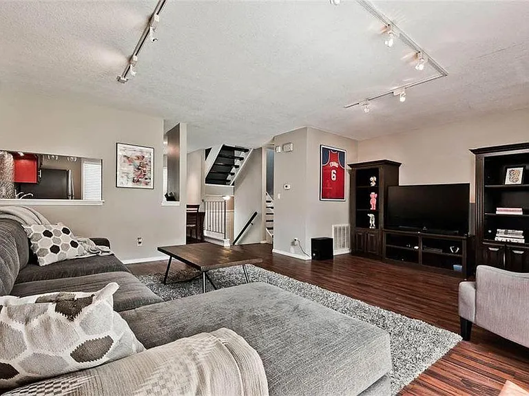 2404 N Bronze Tree Dr — Photo 1