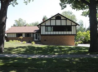 211 Sharpe St, Essexville, MI