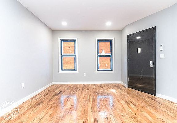2nd image of 2289 Pacific St #3