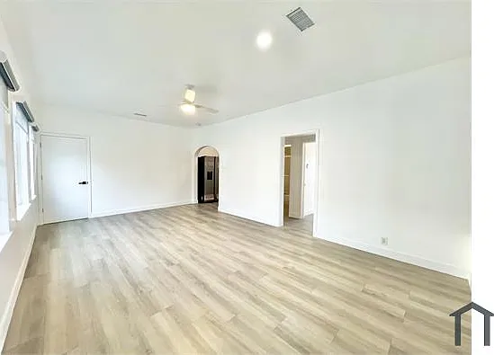 1524 N Sycamore St — Photo 7