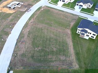 15222 Springbrook Trl, Urbandale, IA 50323