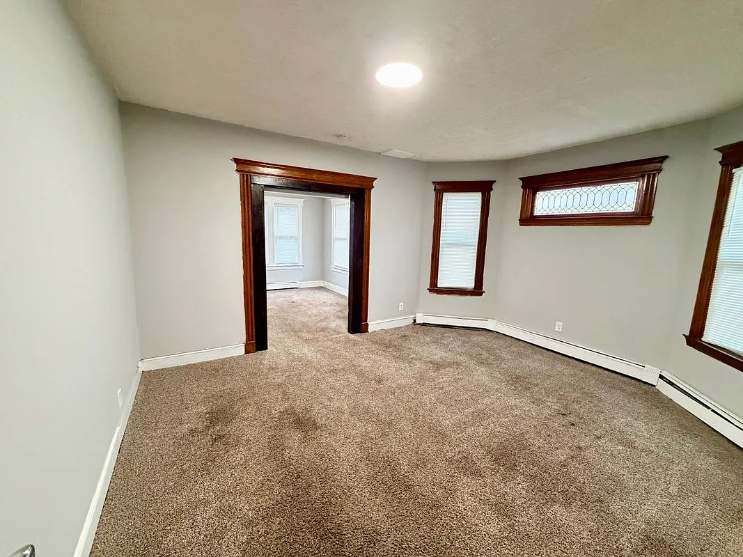 2 bed, 1.0 bath, 1220 sqft, $1,800 — Photo 4