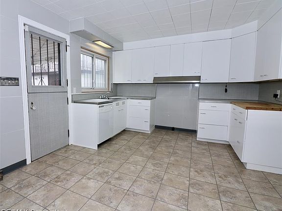 4th image of 10035 W Outer Dr